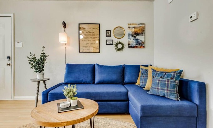 Old East Dallas Apartment | The Classic - Near Knox Henderson