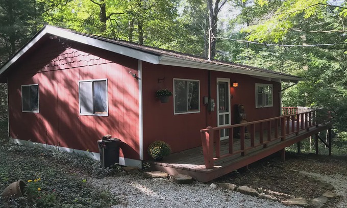 Rockbridge Cabin | The Cliff- Hocking Hills - 2 BR, 1 BA cabin on the Hill