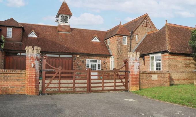 Staplefield Cottage | THE COACH HOUSE, pet friendly, character holiday cottage in Bolney