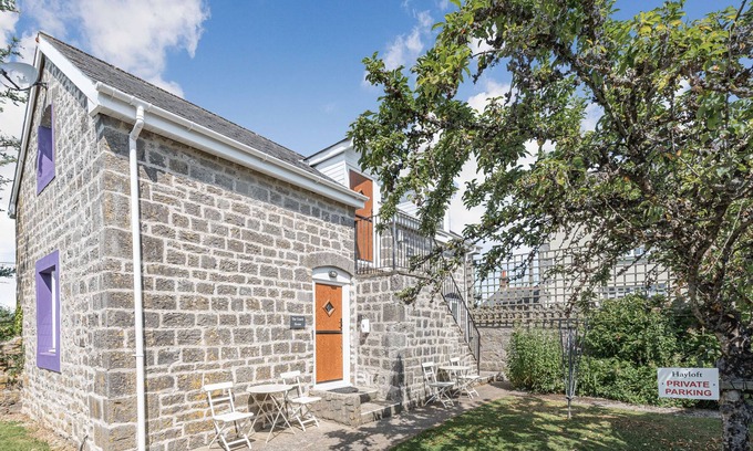 St. Florence Apartment | THE COACH HOUSE, pet friendly, with pool in St Florence