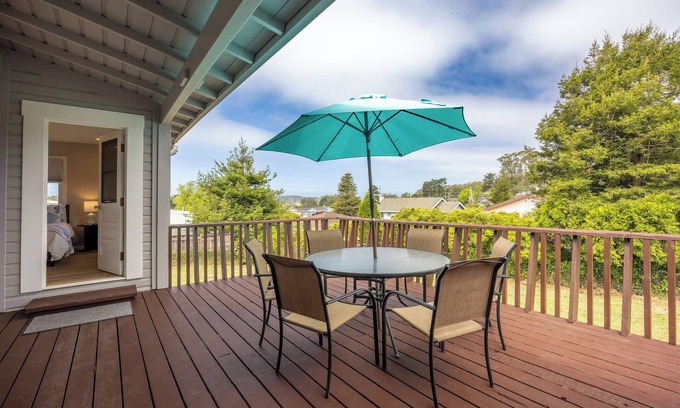 El Granada House | The Coastal Retreat, Scenic Harbor, Ocean Views, Walk to Beach, Restaurants