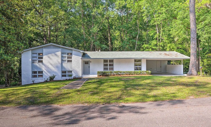 Columbia House | The Cola Gathering Spot - Sleeps 16 + Fire pit + 10 minutes to Downtown Columbia