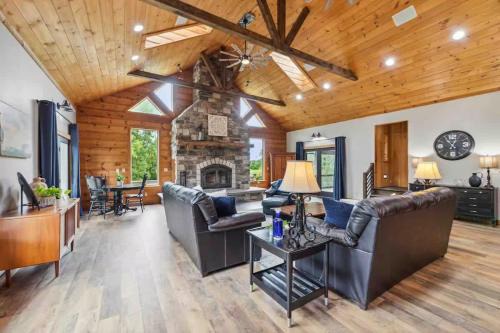 Buchanan House | The Compass Retreat near Clear Lake