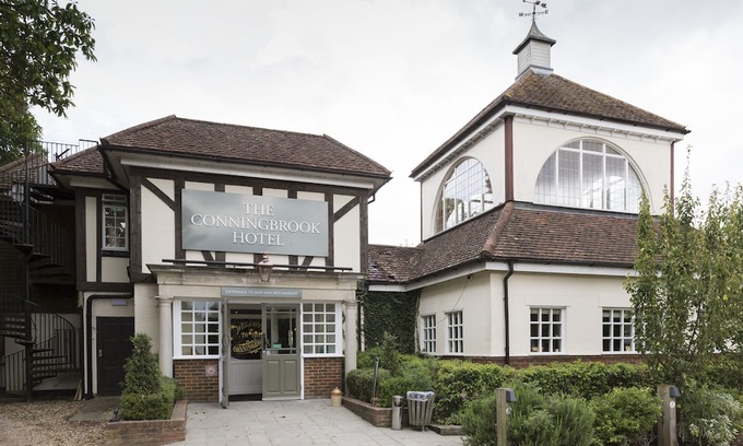 Kennington Hotel | The Conningbrook Hotel