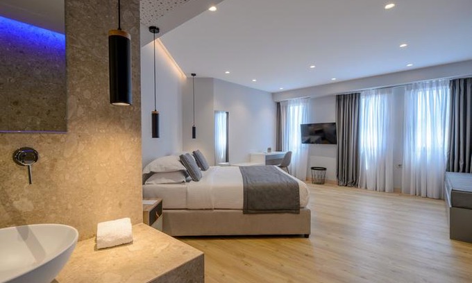 Kallithea Apartment | The Convo 212