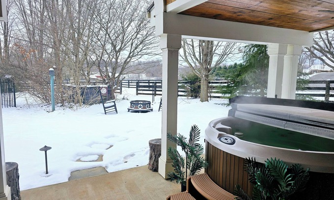 Leesburg Cottage | The Cottage at Firefly Cellars, cozy getaway in Loudoun wine country!