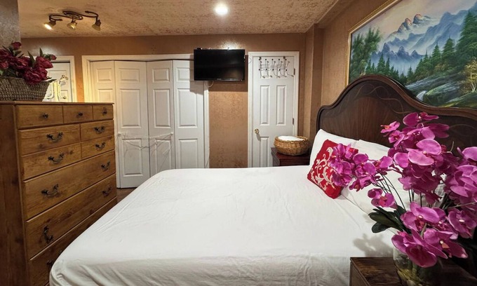 Queens House | The Cottage Cove in St. Albains