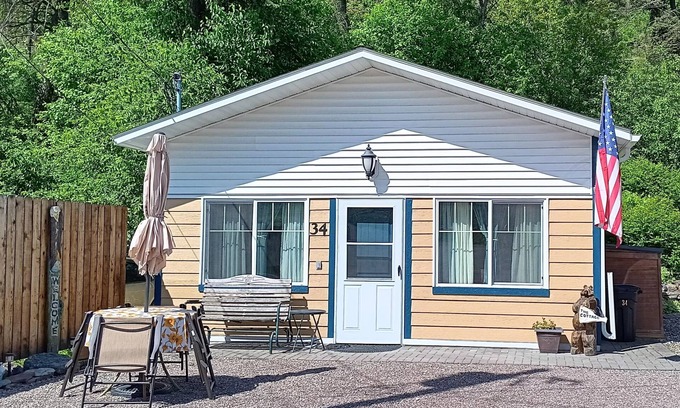 Somers Cottage | The Cottage Gateway to Glacier Park Walk to Flathead LknMonthly Rates Negotiated