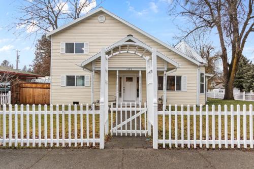 Coeur d'Alene House | The Cottage On The Corner