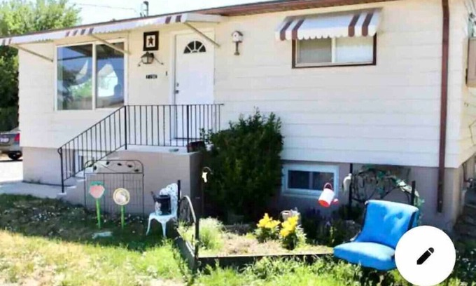 Price Cottage | The Cottages on Carbon Avenue: Two Airbnbs in One