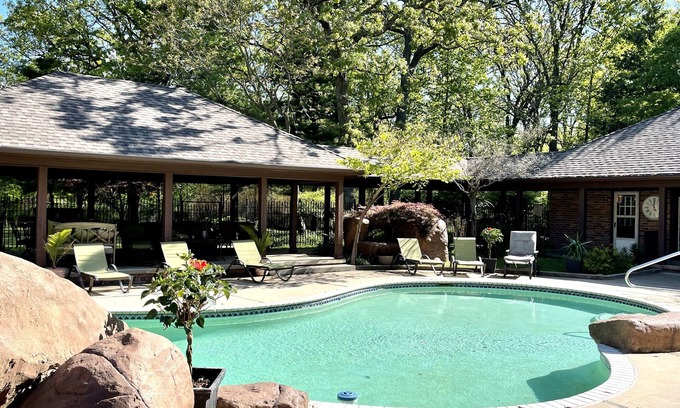 Joplin Apartment | The Courtyard Suite, Pool is open May to August