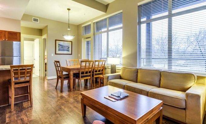 Westbank Condo | The Cove Lakeside, private grnd flr w/large covered deck, lake, park, mtn view