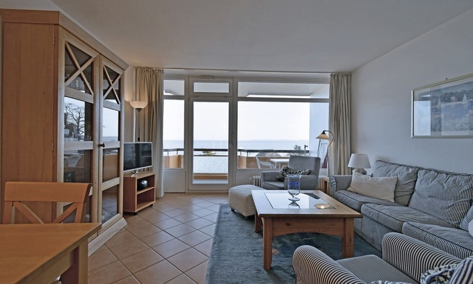 Scharbeutz Apartment | The cozy 3-room apartment has a fantastic panoramic lake view from the balcony.