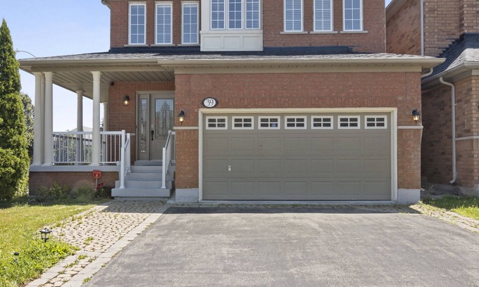 Richmond Hill House | The cozy corner house in the Richmond Hill