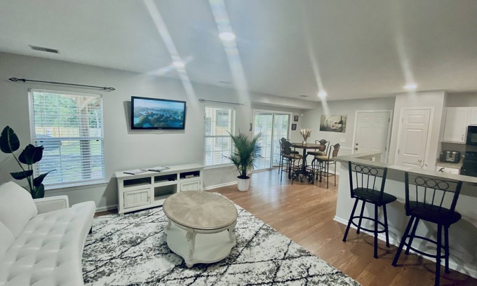 North Charleston House | The Cozy Hidden Gem