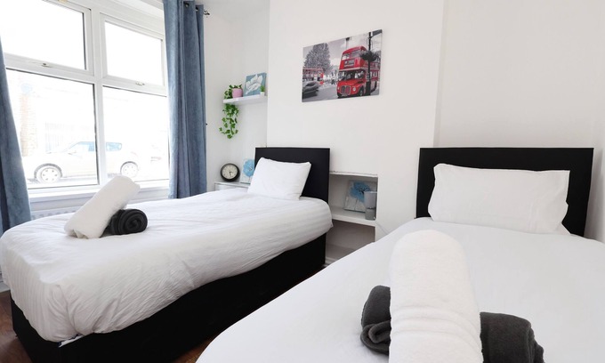 Plasnewydd House | The Cozy Home | 11min Walk to Cardiff Central | Linen + Parking Provided |
