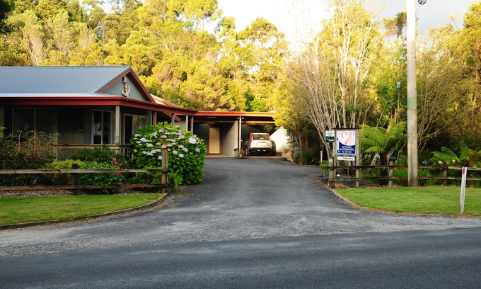 Strahan Hotel | The Crays Accommodation