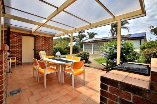 Currarong House | The Crescent at Currarong I Pet Friendly Beachfront