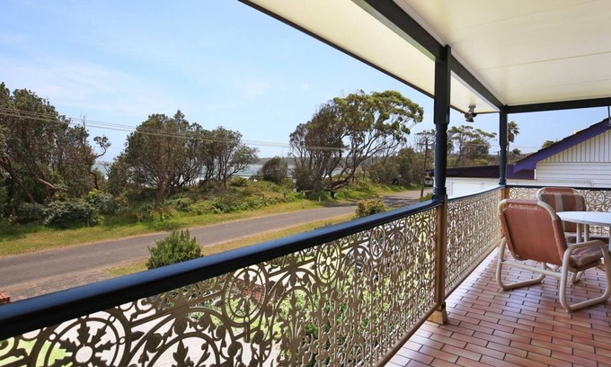 Currarong House | The Crescent @ Currarong - Pet Friendly Beachfront