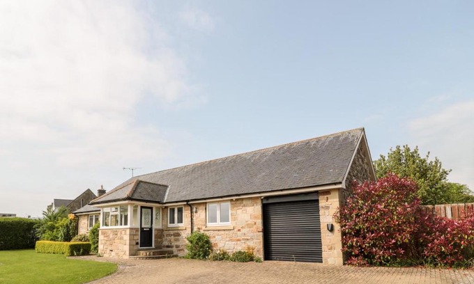 Longhoughton House | The Croft