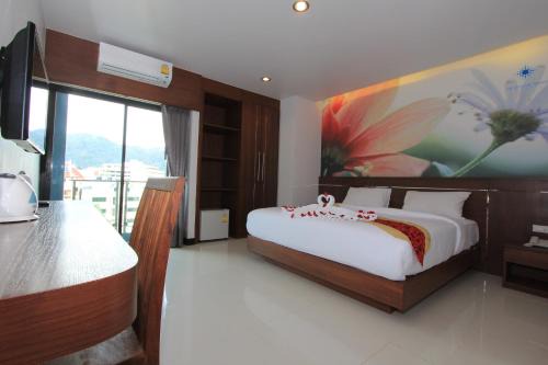 Patong Hotel | The Crystal Beach Hotel