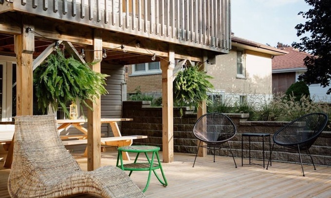 Prince Edward Apartment | The Dainty Petunia - w Modern Sauna