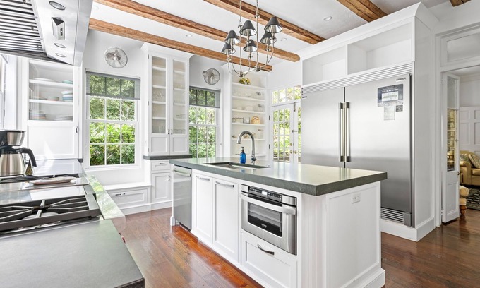 Ansonborough House | The Daniel Legare Suite In the Heart of Charleston