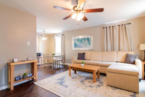 Columbus House | The Delightful Doubles- Unit B- Centrally Located