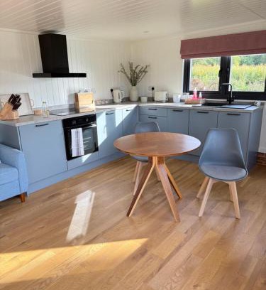Scoulton Ski Chalet | The Den