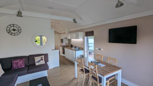 Crieff Apartment | The Dochart Lodge with hot tub Braidhaugh Crieff
