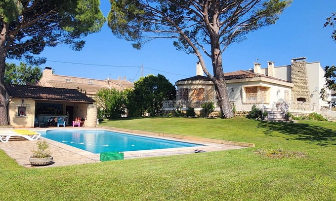Sorgues Villa | THE DOORS OF AVIGNON CONDITIONED VILLA POOL GARDEN