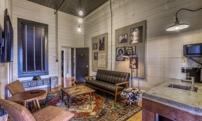 Brenham Hotel | The downtown Brenham Schoolhouse Hotel, Suite 3