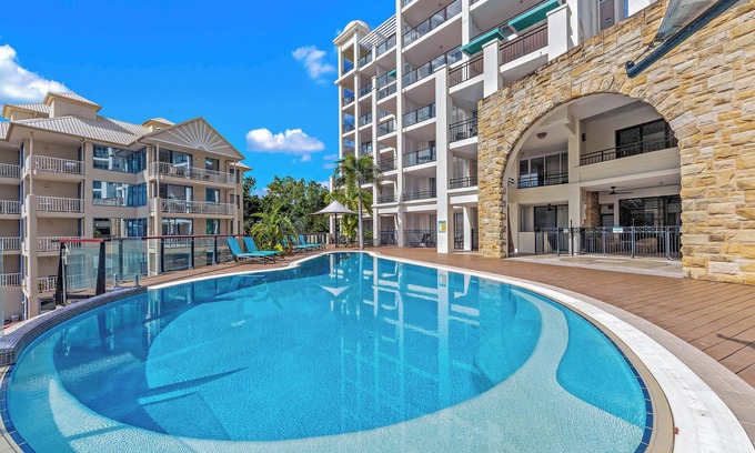 Airlie Beach Apartment | The Drift - Airlie One