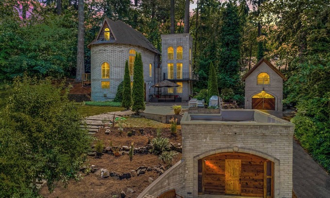 Amazon Other | The Ducking Castle and Carriage House