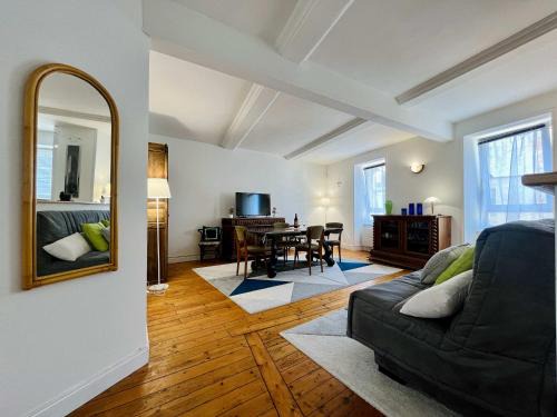 Grandcamp-Maisy Apartment | The Duplex des Flots In the heart of Grandcamp just steps from the beach