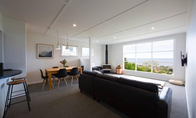 Calversham House | The Eagle's Nest: stunning views, close to beach