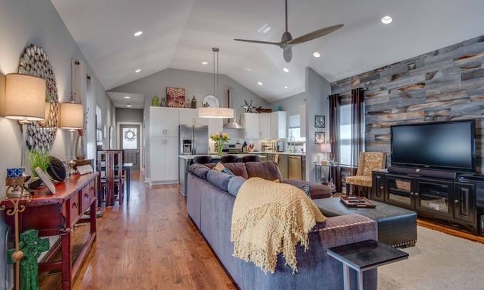 East Nashville House | The East Nashville Getaway. New home w/upgraded amenities, minutes to Broadway!