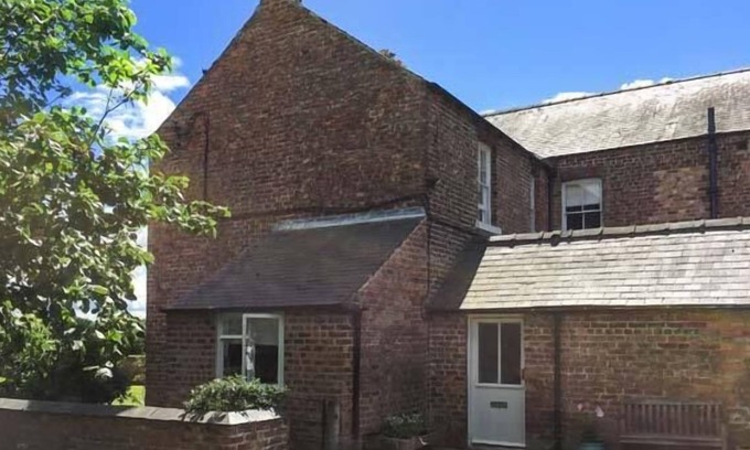Thirsk Cottage | THE EAST WING COTTAGE, pet friendly, with open fire in Thirsk