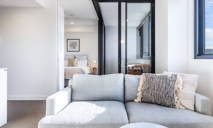 Newcastle Apartment | The Echo - studio apartment overlooking Newcastle CBD