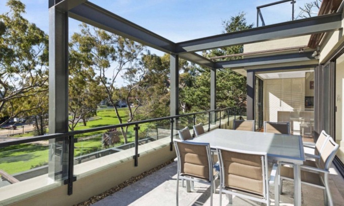Avoca Beach Apartment | The Edge - 3 Min Flat Walk to Beach & Cafes