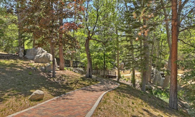 Big Bear Lake Cabin | The Edgewood Mansion by Destination Big Bear: Big Bear Lakes Finest Estate on Nearly 2 Acres! HOT TUB! Close to Bear Mtn & Snow Summit!