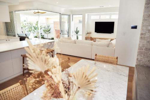 Dunsborough House | The Elanora