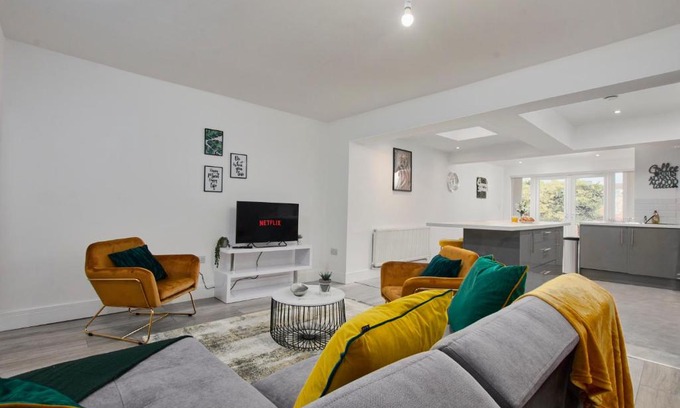 Rugby Apartment | The Exquisite Central Rugby Gem