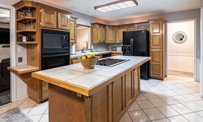 Lubbock House | The Fairview - 3BR/2BA - Pool & Hot Tub - Central