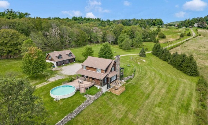 Staatsburg Apartment | The Farm: Private 23-Acre Rhinebeck Country Oasis