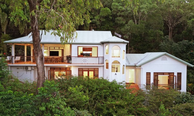 Clifton Beach Apartment | The Ferns Villa Serene Retreat with Ocean Views