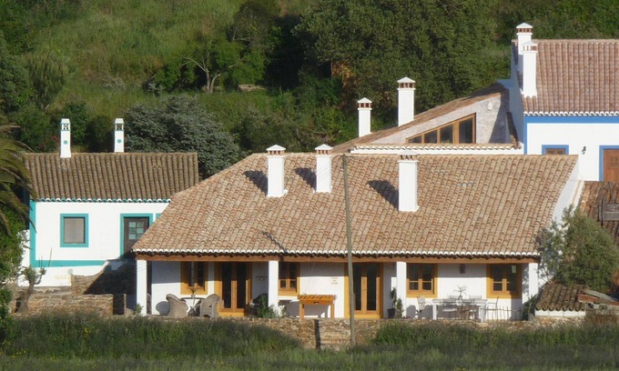 Aljezur House | The Figos - sleeps up to 9
