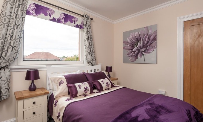 Restalrig Apartment | The Findlay Gardens Residence