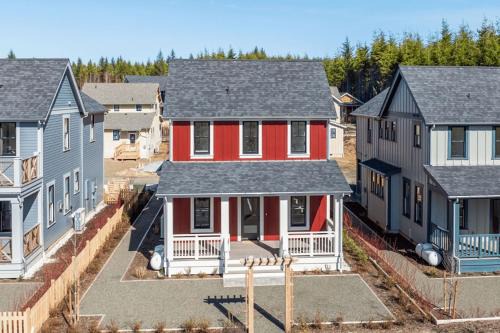 Pacific Beach House | The Fircrest by Seabrook Hospitality