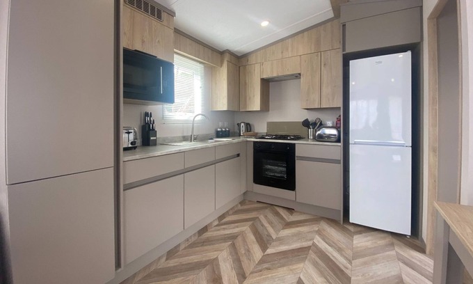 Dawlish House | The Firs Plus are an upgrade from the Firs mini lodge and has 3 bedrooms.
